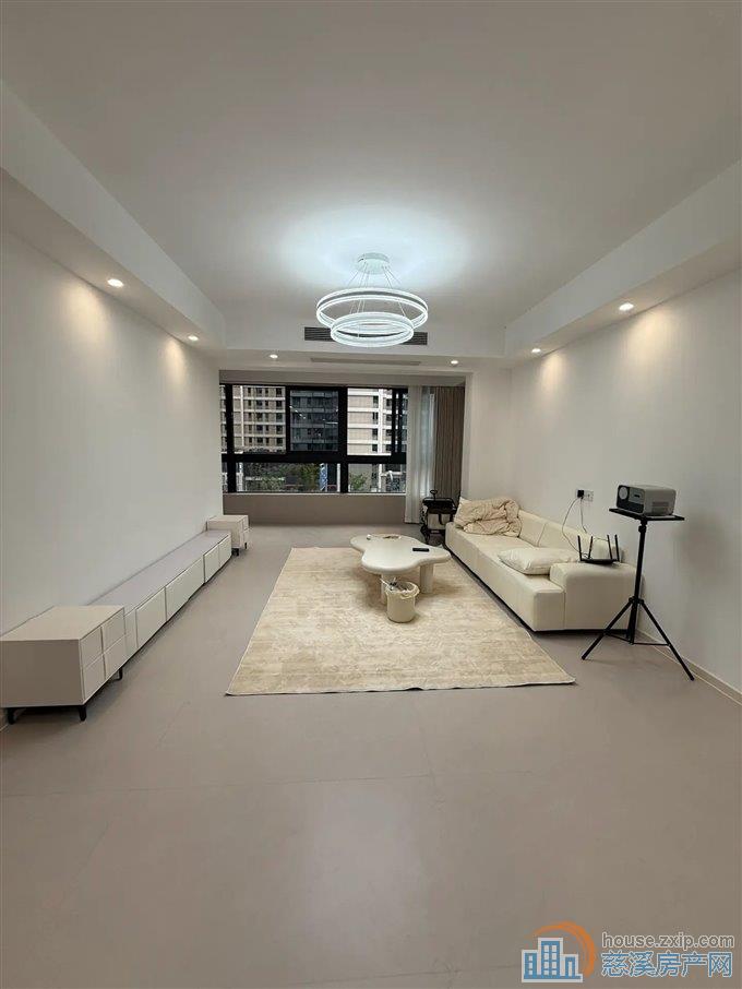 紫阙台 全新精装没怎么住过 三间朝南