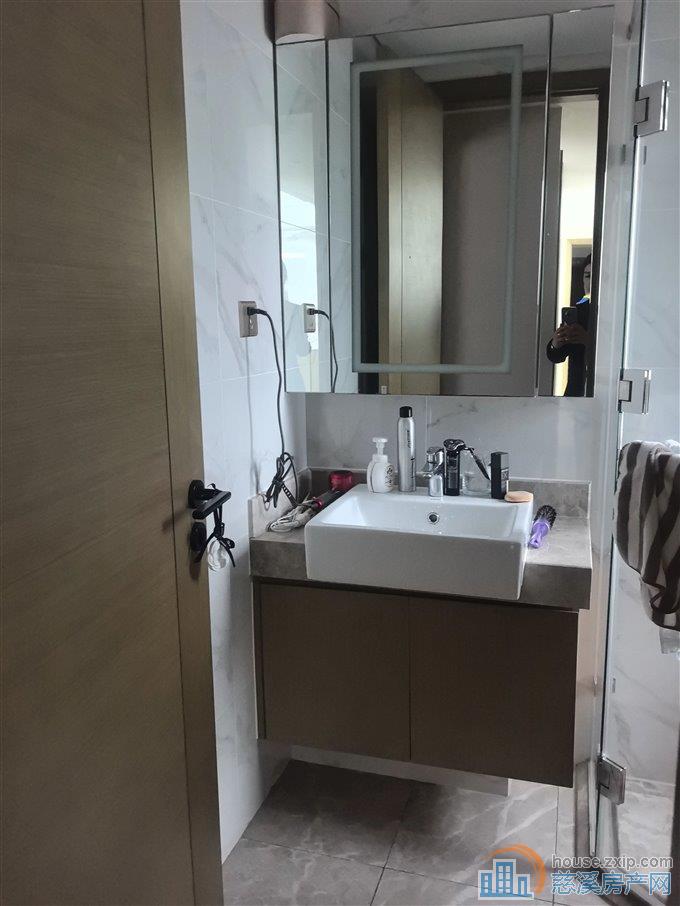 中海湖心半岛 127平320万 中间楼层