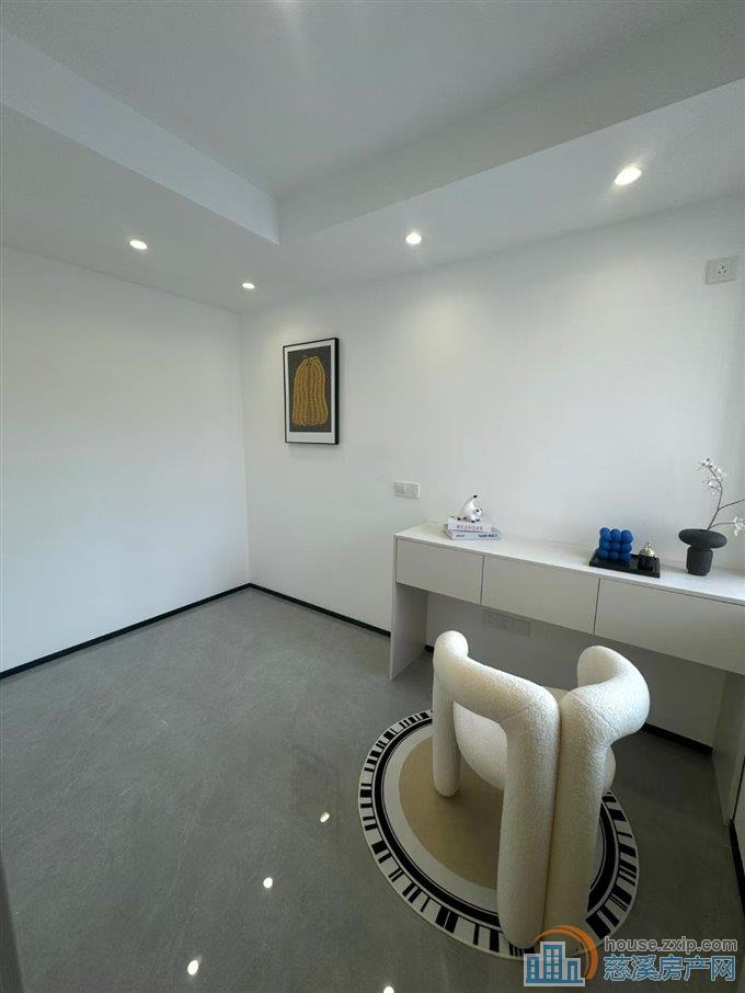 金山小区1楼中庭位置佳73平89万