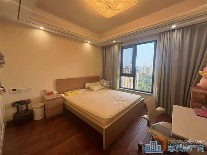 金仕华庭南区122平方精装修192.8万