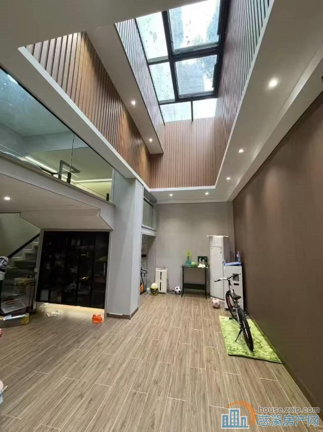 中海湖心半岛洋房一楼135平498万