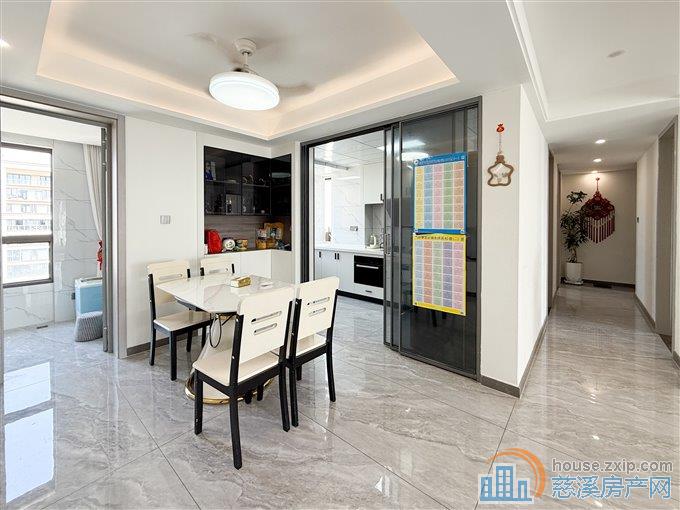 梧桐府 精装143平方162.8万带车位