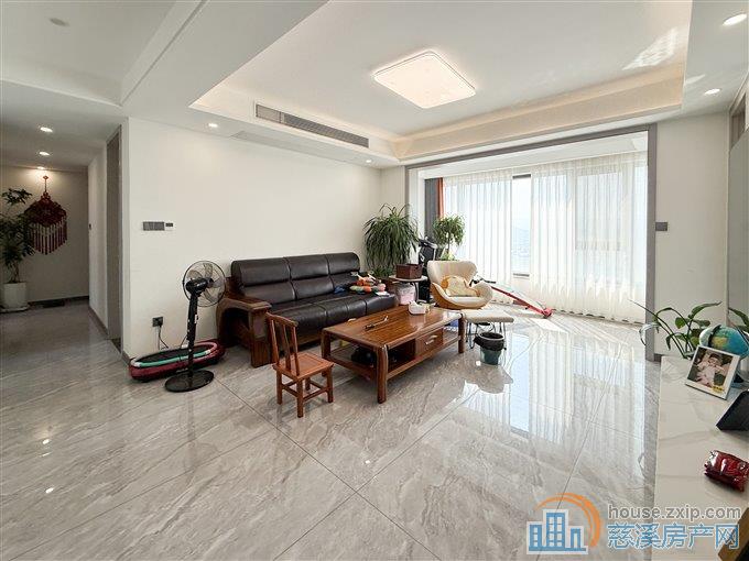 梧桐府 精装143平方162.8万带车位