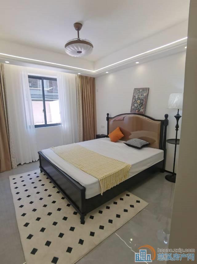 金山新村西区直地1楼62平豪装95万