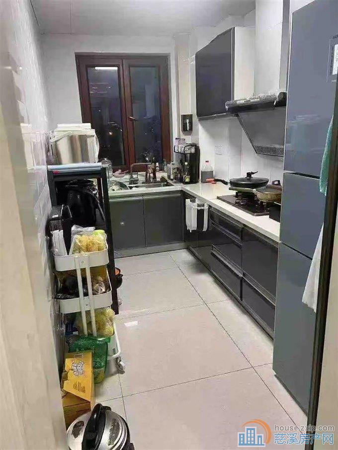 和润公寓 128平精装拎包入住 送车库