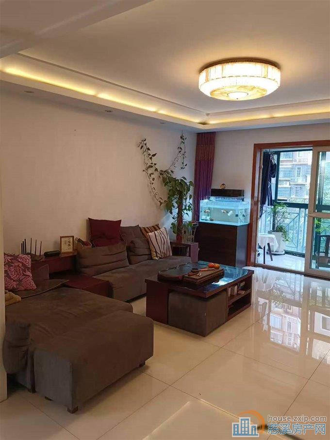 东方明珠138平精装带车位132万直接