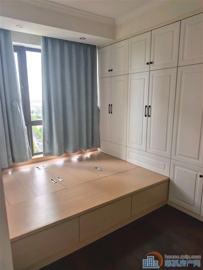 保利天悦湾 精装137平方136万中上层