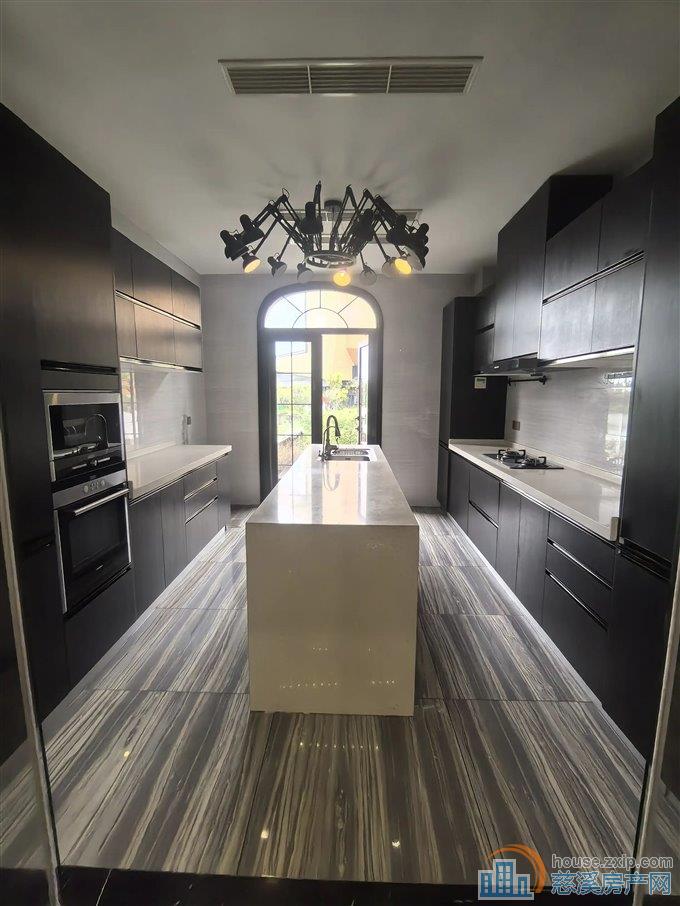 保利宾湖天地   湖景房  商墅 带车库