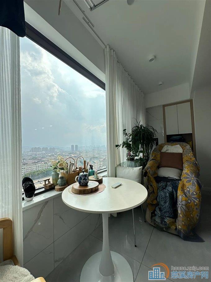 誉林府114平 新装修 258万 双车位