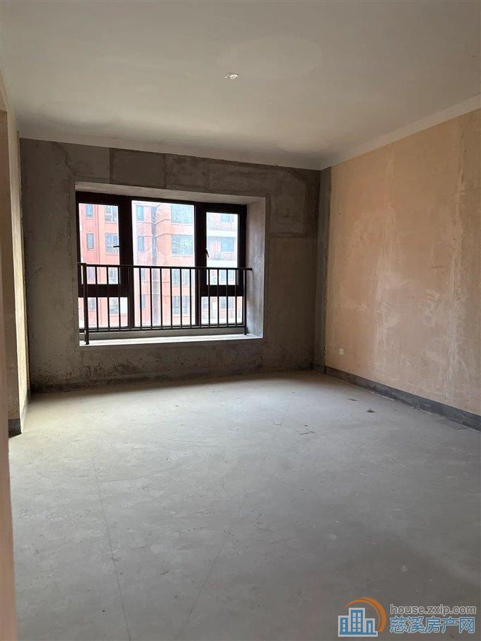 紫荆府142平，268万7楼