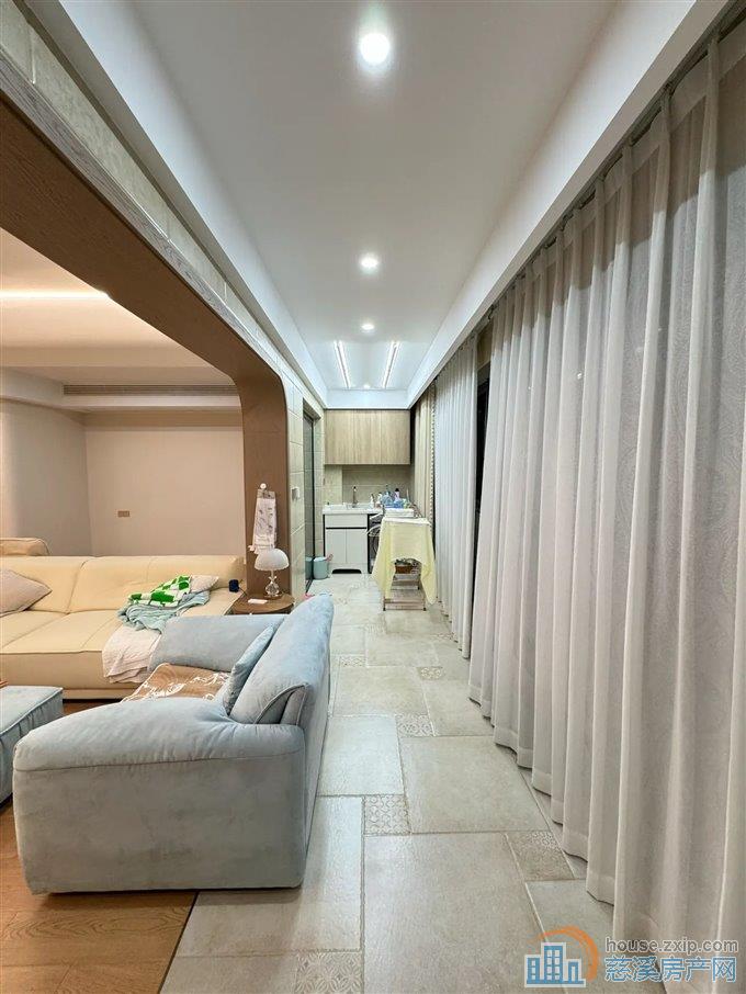 辉逸云庭130平298万精装修