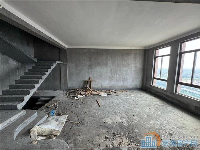 万翔美郡 复式268平方145万带露台