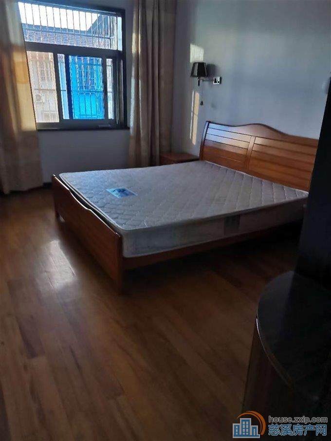 吉祥新村5楼二室一厅1500元/月