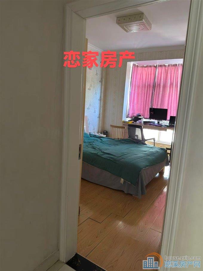 滨海龙湾1楼140平精装三室车库102万