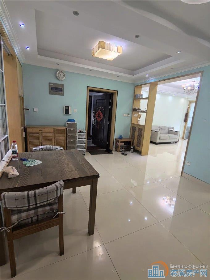 东兴苑南区 低楼层90平126万带车库