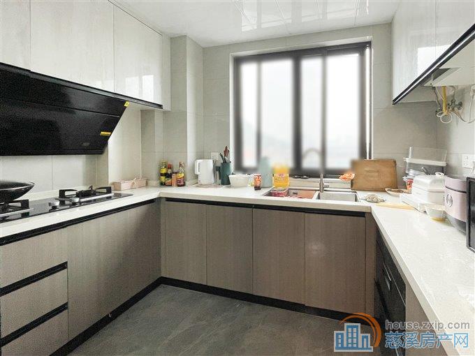 保利银杏小镇116平145万精装保养好