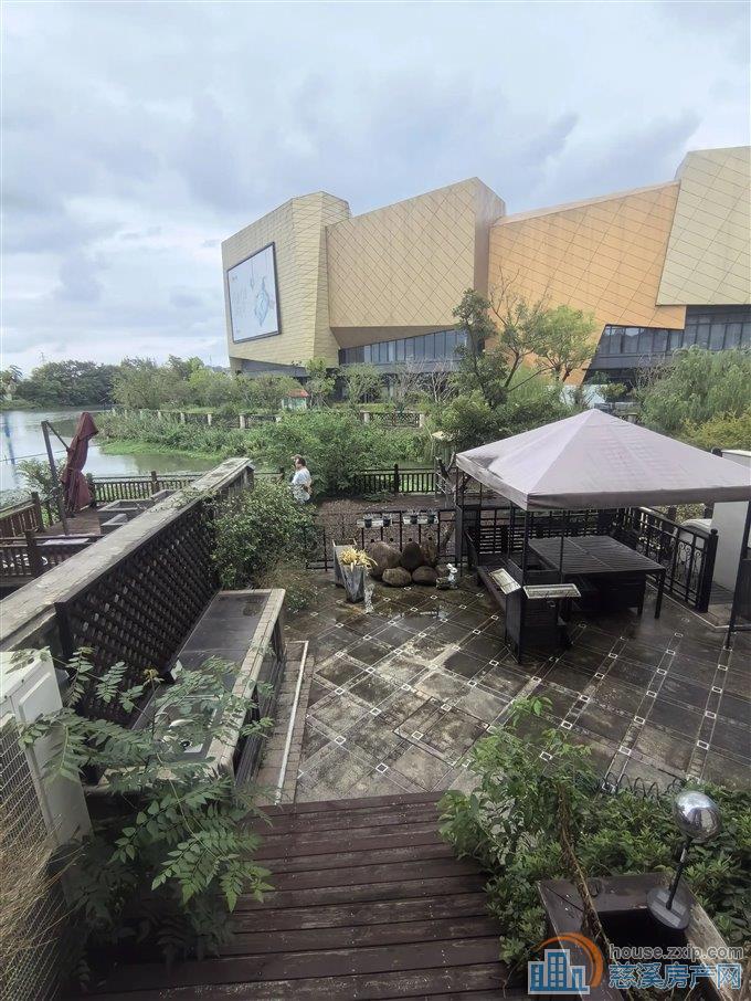 保利宾湖天地   湖景房  商墅 带车库