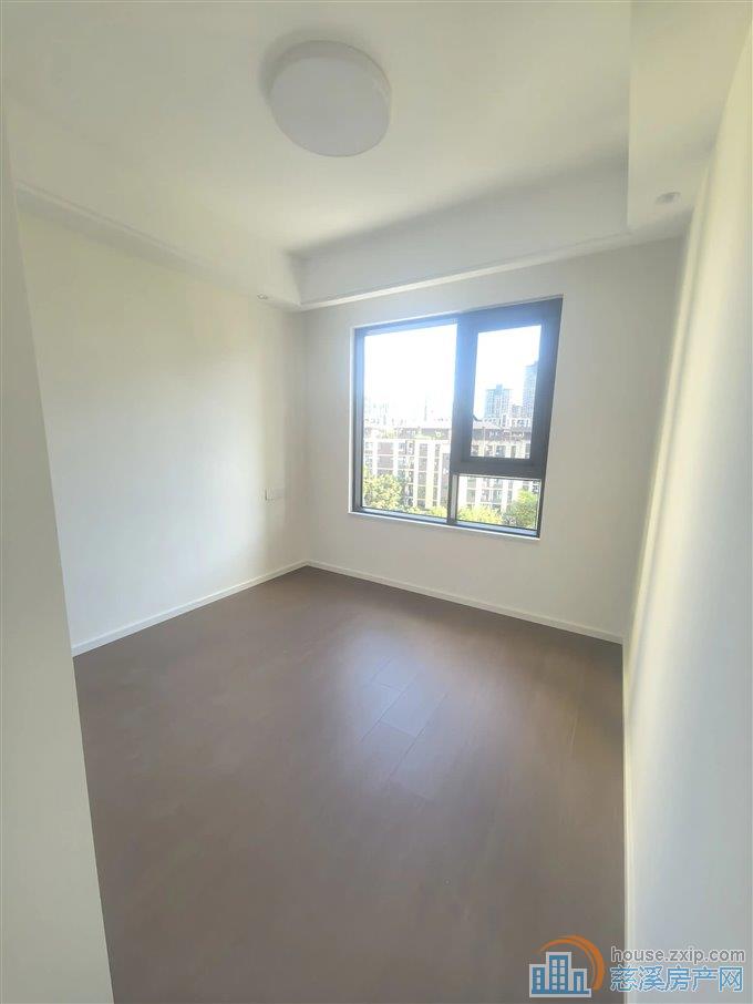 出售保利俯院江南北区精装修未入住126平