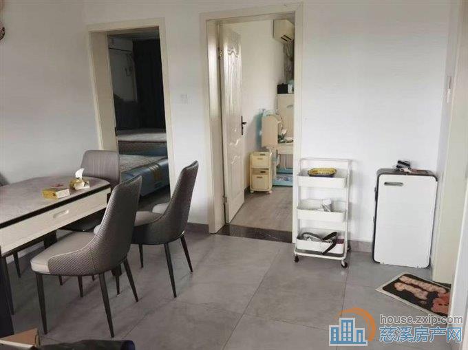 东门社区4楼自住精装55平99.8万