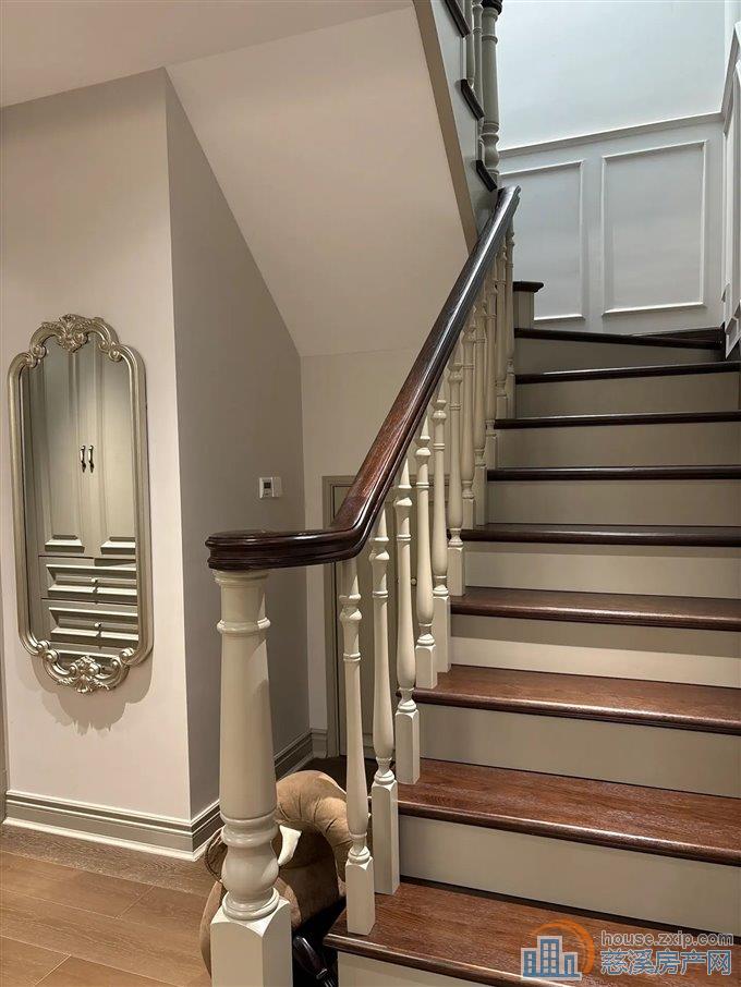 中梁泊景庭上叠 美式精装 送车位 带露台