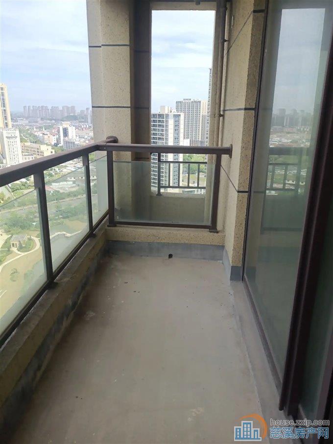 特价 嘉景园黄金楼层 三面采光 边套