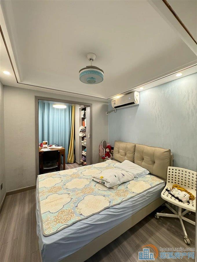 檀悦府101平172万文锦书包