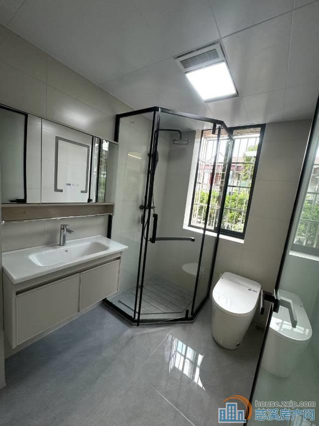 金山小区1楼中庭位置佳73平89万