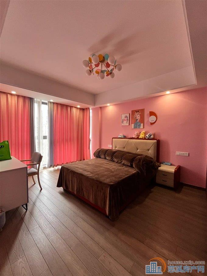 鸣北小区 精装 带车位杂物间