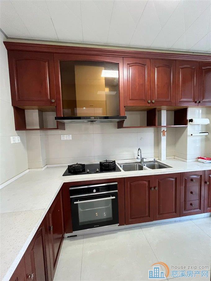 鸣北小区146平169万带充电桩车位