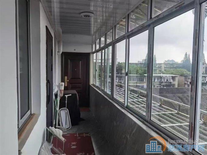 东门社区4楼自住精装55平99.8万