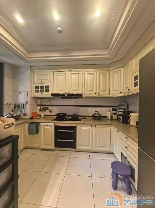 凯旋门222平豪装好楼层边套388万