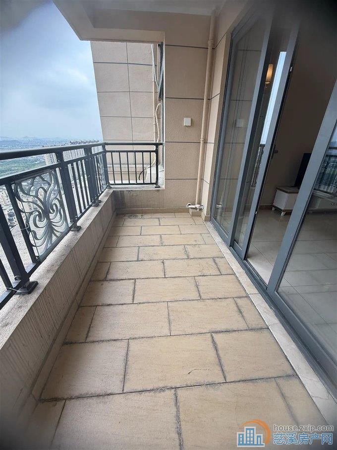 恒大河悦府135平95万全新精装修