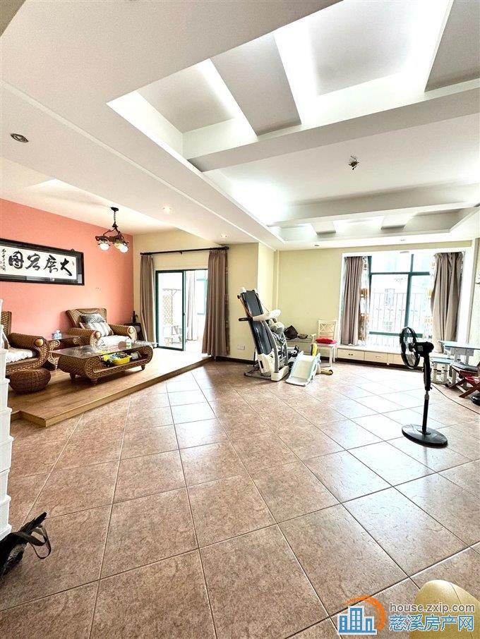 香溢美墅 精装叠墅 共三层 7090/平