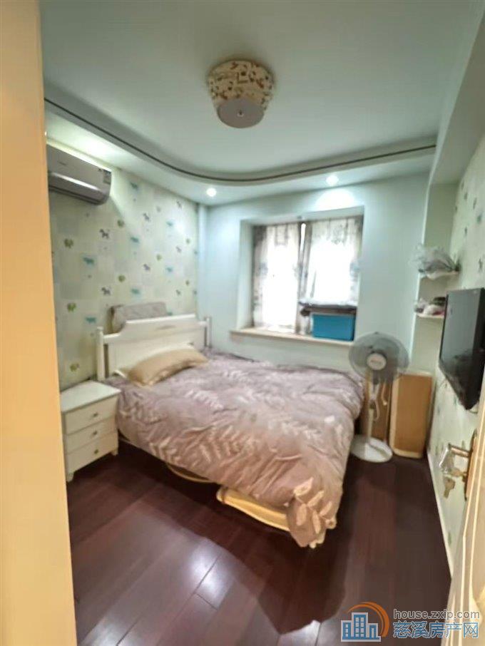 百合家园4楼89平方婚装基本没住67万