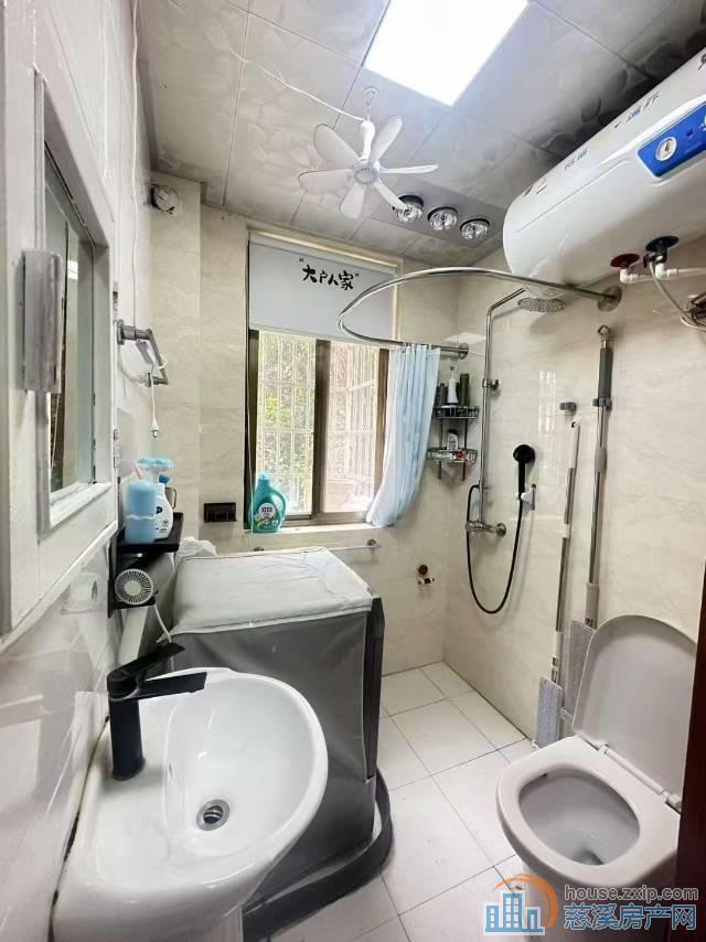 楼家新村一楼65平精装三室架69万