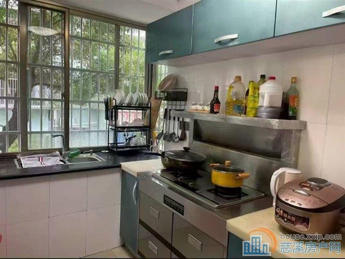 城东新村一楼66平架空层一个