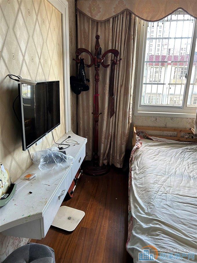 金山新村5楼100平精装修75万直接