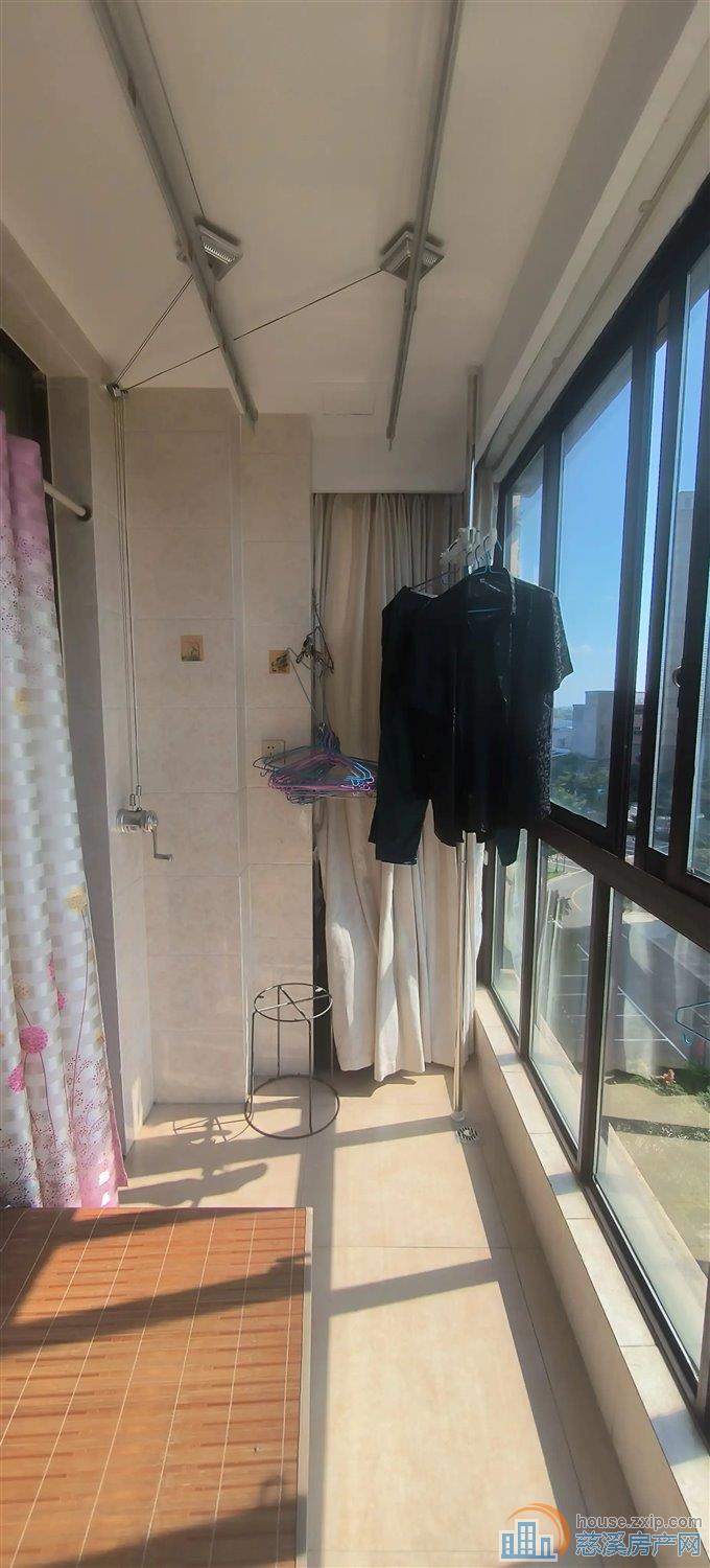 美莛花苑117平126万满五唯一带车位