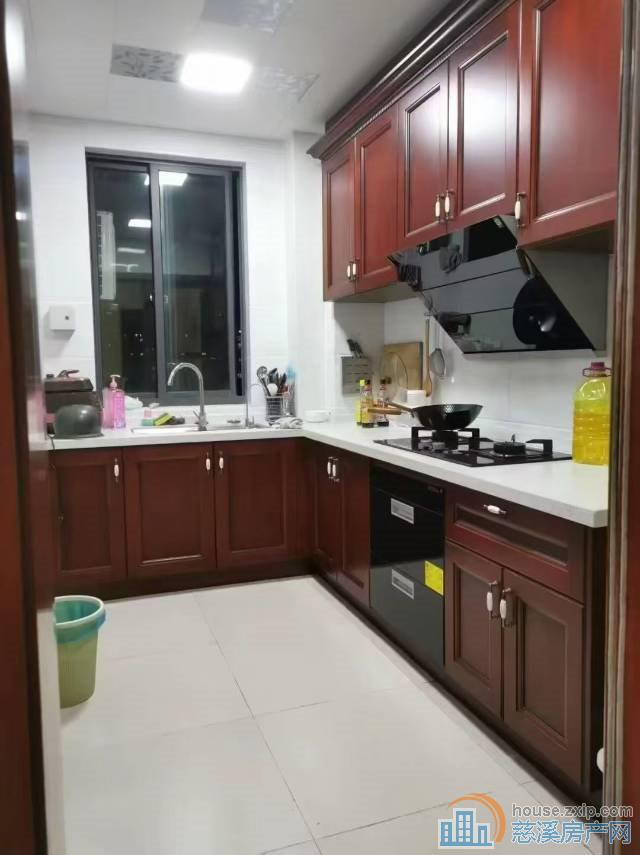 恒元新境电梯房138平精装三室185万