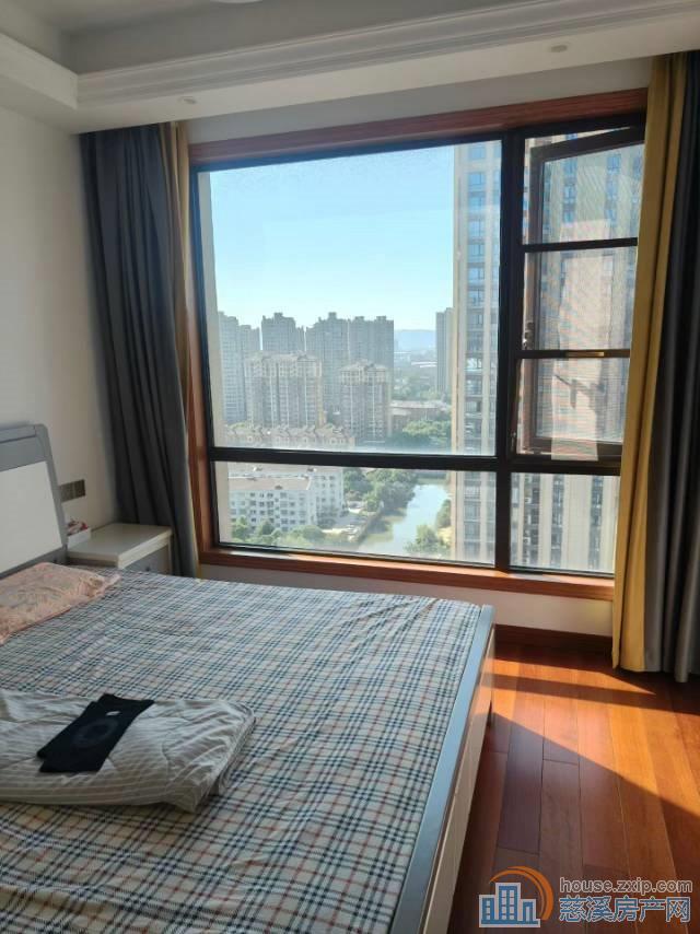 江畔壹号院黄金楼层84平二室普装满两年