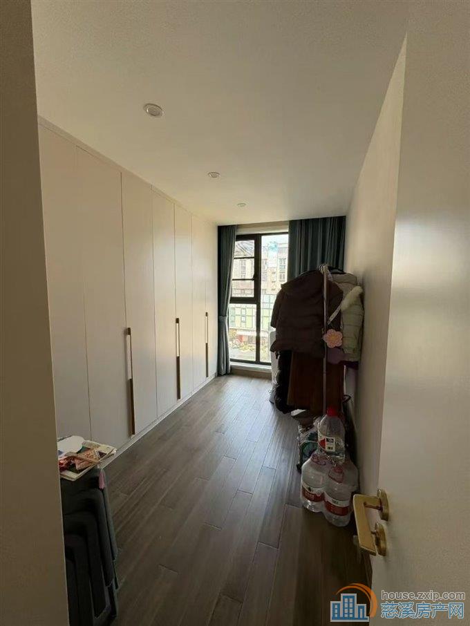 中海湖心半岛电梯房127平精装255万