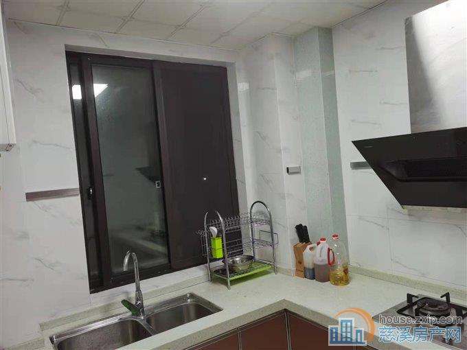 上笆里花苑两房仅租1800