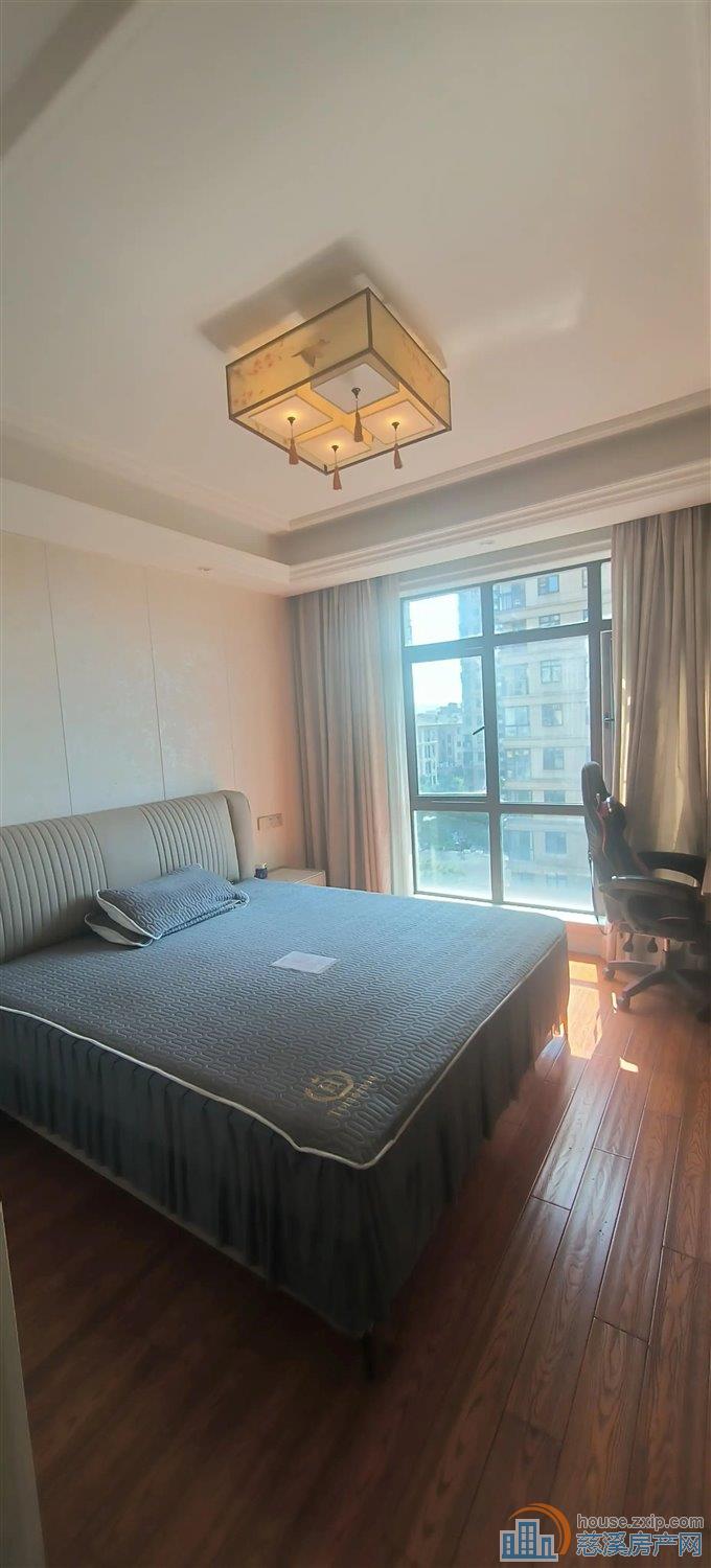 美莛花苑117平126万满五唯一带车位