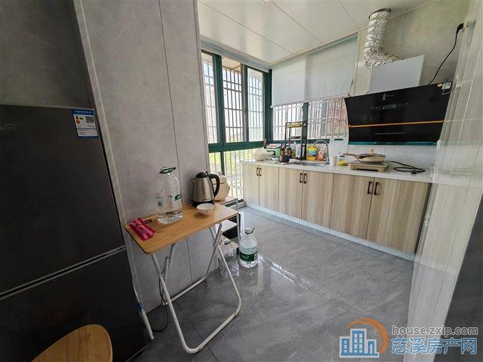 天怡嘉苑 精装修 带车位杂物间