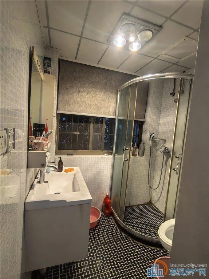 金山新村 1楼 精装 有架空层 东边套