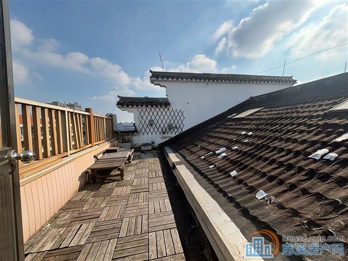 孙塘新村115平顶楼带私人改造露台