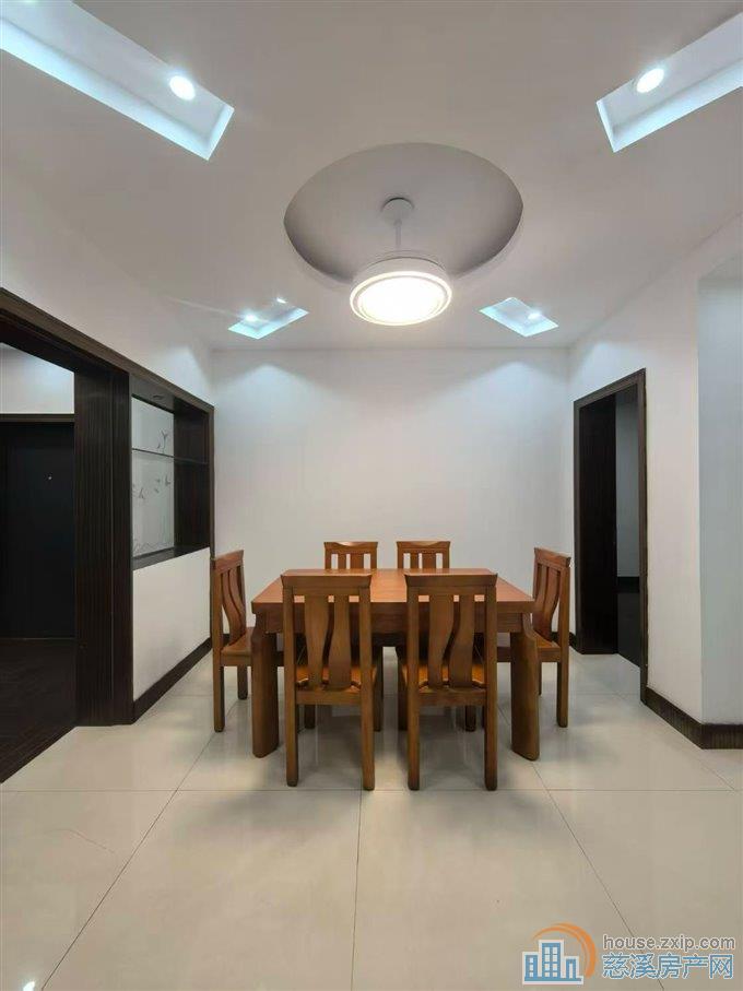 东方明珠恒温楼139平3室3000元带车位直