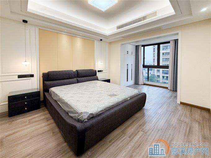 元亨雅园135平 精装 220万 带车位