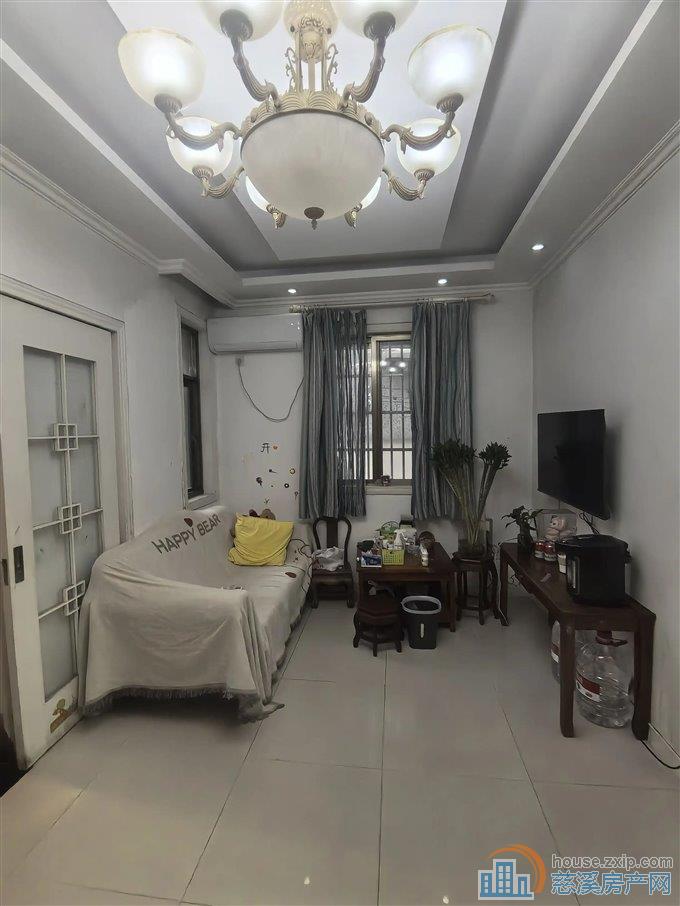 金山新村 1楼 精装 有架空层 东边套