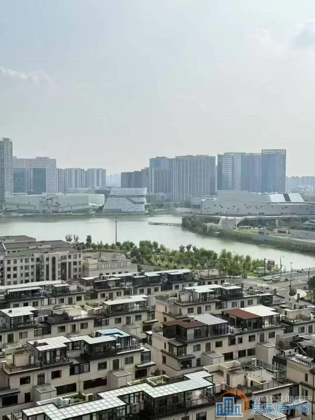 湖樾云著143平楼层佳白坯265万两年